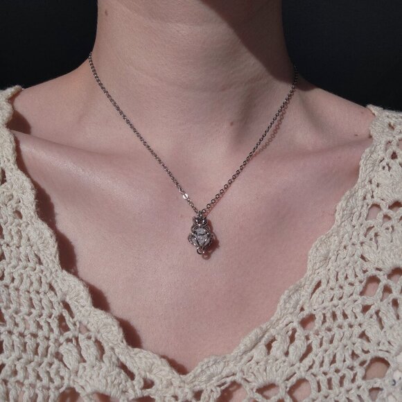 Fairy crystal necklace with a small and dainty silver chain ✦ chainmaille ✦ - Picture 3 of 6
